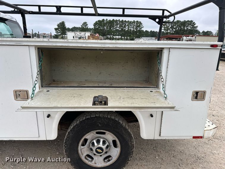 image for item DF8573 2012 Chevrolet Silverado 2500HD utility / service truck