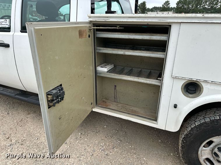 image for item DF8573 2012 Chevrolet Silverado 2500HD utility / service truck