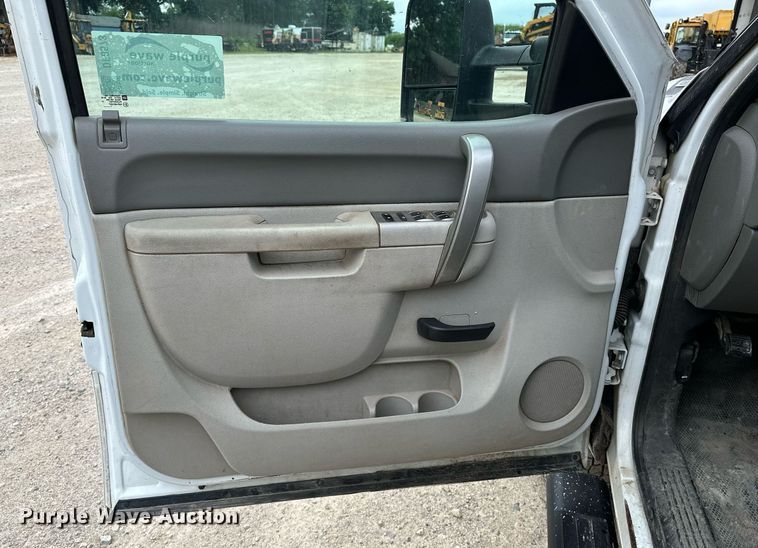 image for item DF8573 2012 Chevrolet Silverado 2500HD utility / service truck