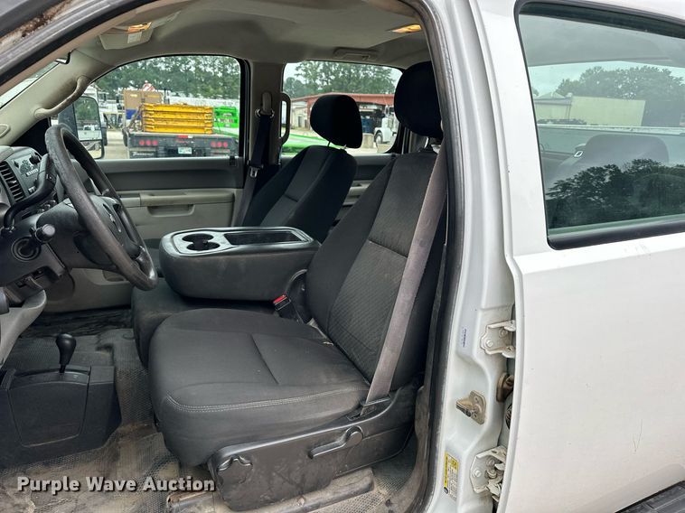 image for item DF8573 2012 Chevrolet Silverado 2500HD utility / service truck