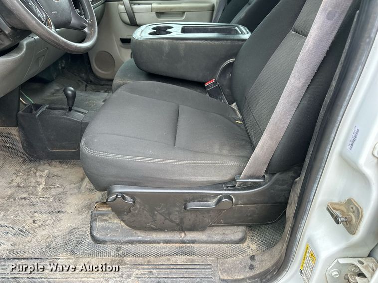 image for item DF8573 2012 Chevrolet Silverado 2500HD utility / service truck