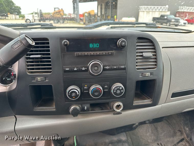 image for item DF8573 2012 Chevrolet Silverado 2500HD utility / service truck