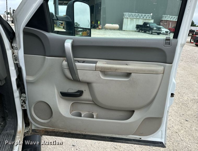 image for item DF8573 2012 Chevrolet Silverado 2500HD utility / service truck