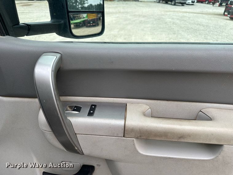 image for item DF8573 2012 Chevrolet Silverado 2500HD utility / service truck