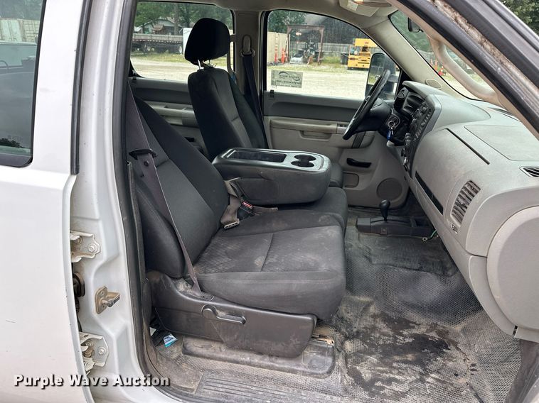 image for item DF8573 2012 Chevrolet Silverado 2500HD utility / service truck