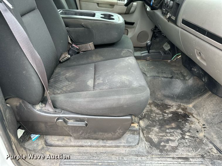 image for item DF8573 2012 Chevrolet Silverado 2500HD utility / service truck