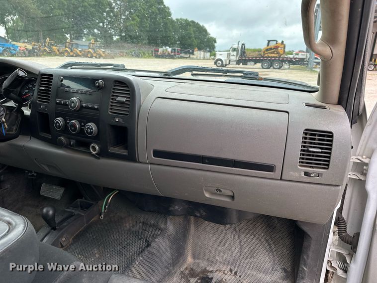 image for item DF8573 2012 Chevrolet Silverado 2500HD utility / service truck