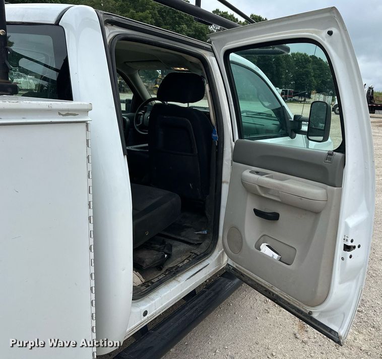 image for item DF8573 2012 Chevrolet Silverado 2500HD utility / service truck
