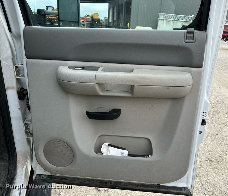 image for item DF8573 2012 Chevrolet Silverado 2500HD utility / service truck