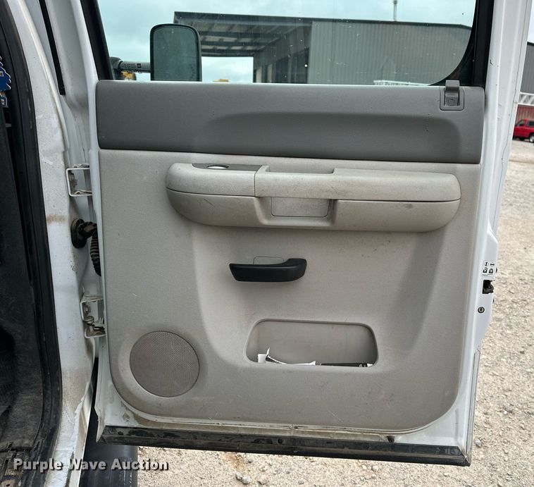 image for item DF8573 2012 Chevrolet Silverado 2500HD utility / service truck