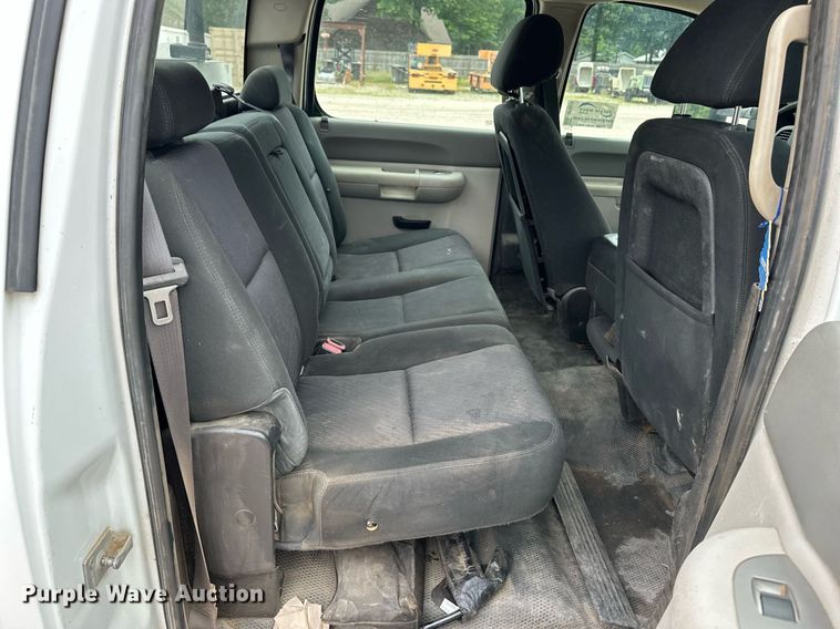 image for item DF8573 2012 Chevrolet Silverado 2500HD utility / service truck