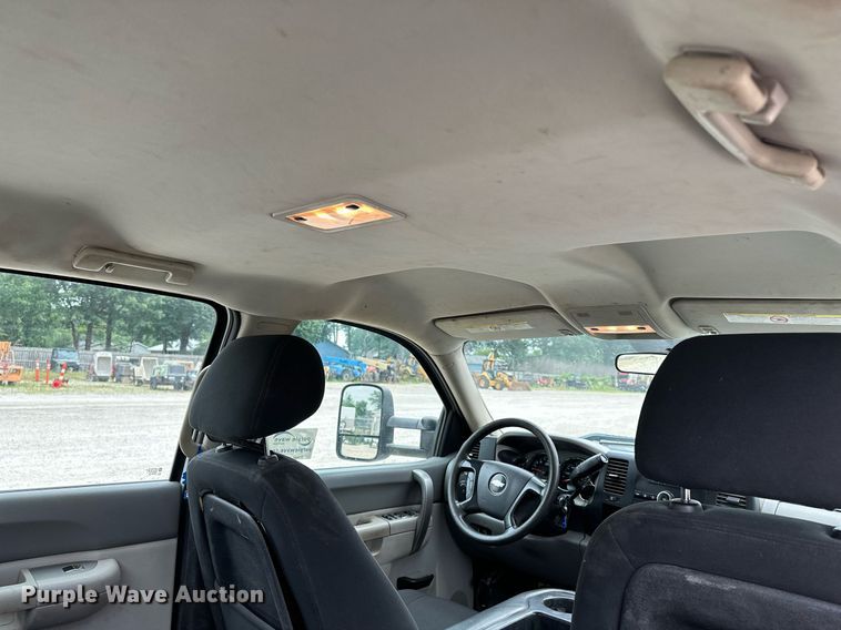 image for item DF8573 2012 Chevrolet Silverado 2500HD utility / service truck