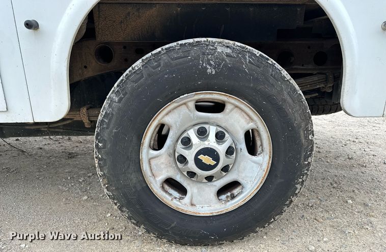 image for item DF8573 2012 Chevrolet Silverado 2500HD utility / service truck