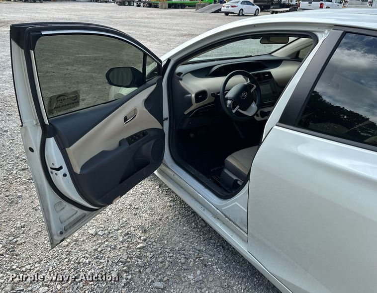 image for item DF8574 2017 Toyota Prius 