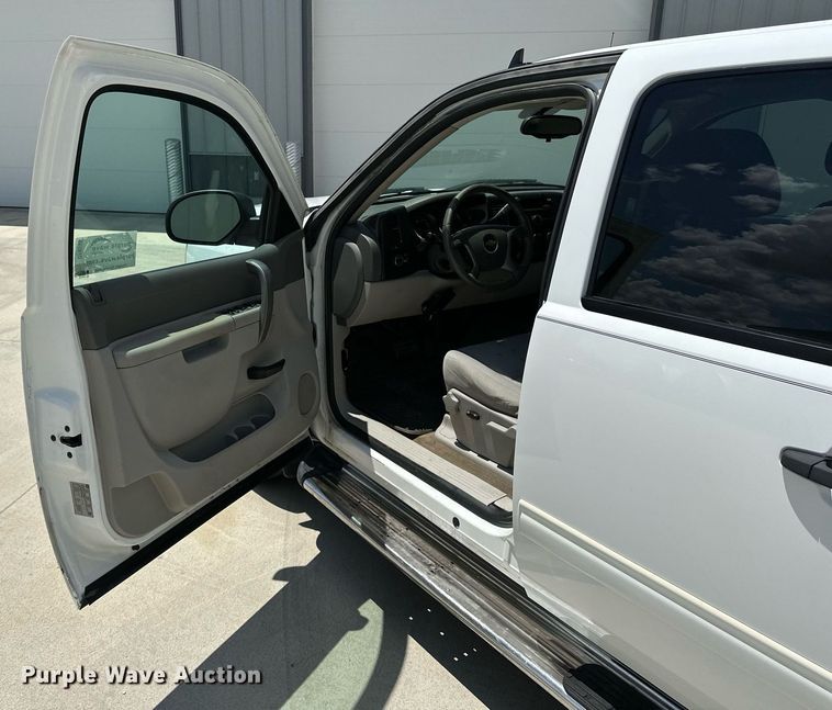 image for item DF8595 2012 Chevrolet Silverado 1500 Crew Cab pickup truck