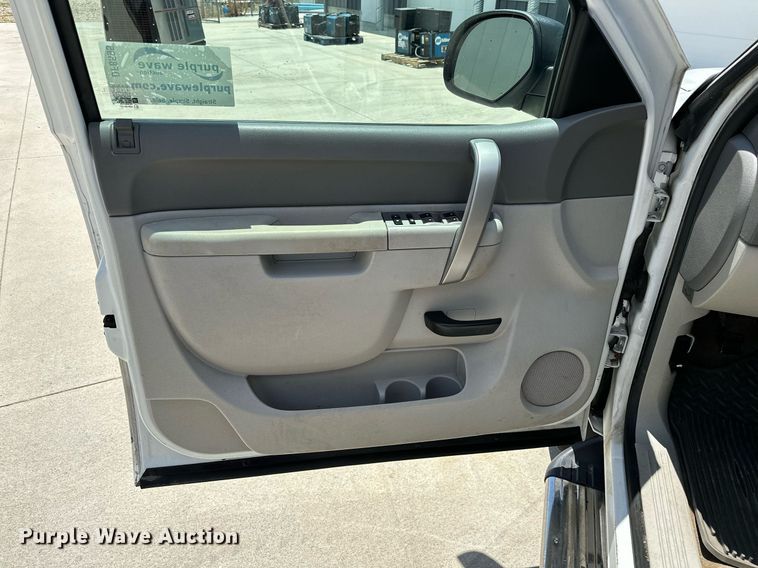 image for item DF8595 2012 Chevrolet Silverado 1500 Crew Cab pickup truck