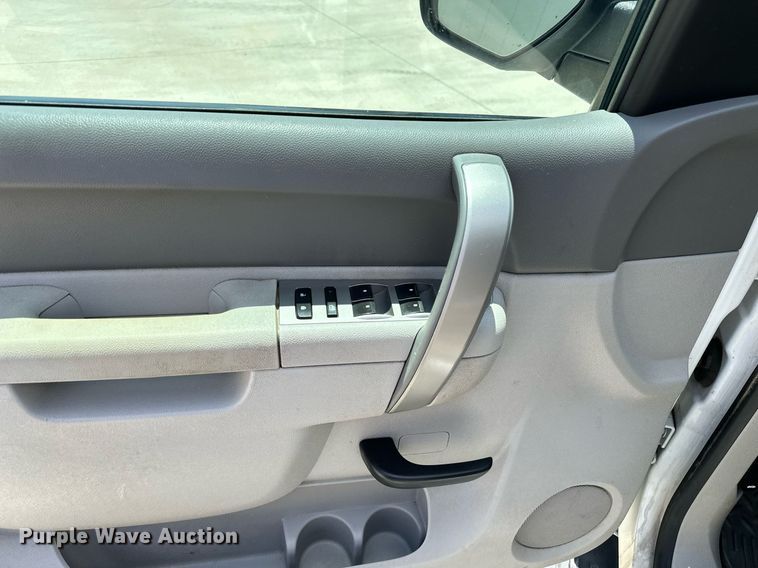 image for item DF8595 2012 Chevrolet Silverado 1500 Crew Cab pickup truck