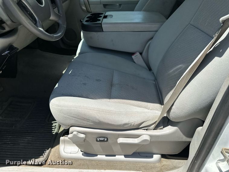 image for item DF8595 2012 Chevrolet Silverado 1500 Crew Cab pickup truck