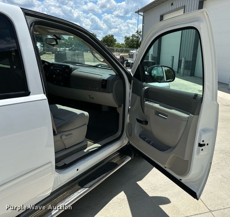 image for item DF8595 2012 Chevrolet Silverado 1500 Crew Cab pickup truck