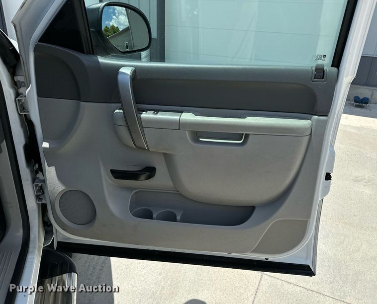 image for item DF8595 2012 Chevrolet Silverado 1500 Crew Cab pickup truck