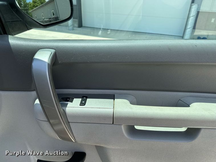 image for item DF8595 2012 Chevrolet Silverado 1500 Crew Cab pickup truck