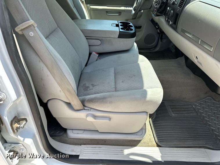 image for item DF8595 2012 Chevrolet Silverado 1500 Crew Cab pickup truck