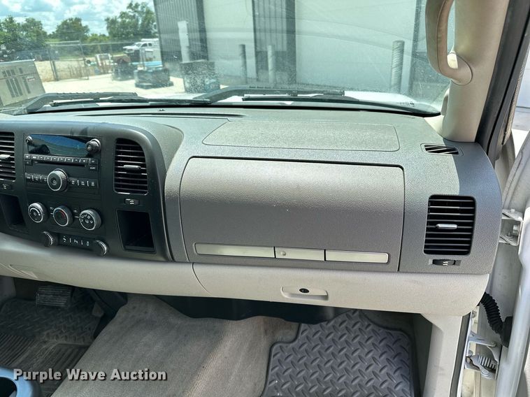 image for item DF8595 2012 Chevrolet Silverado 1500 Crew Cab pickup truck