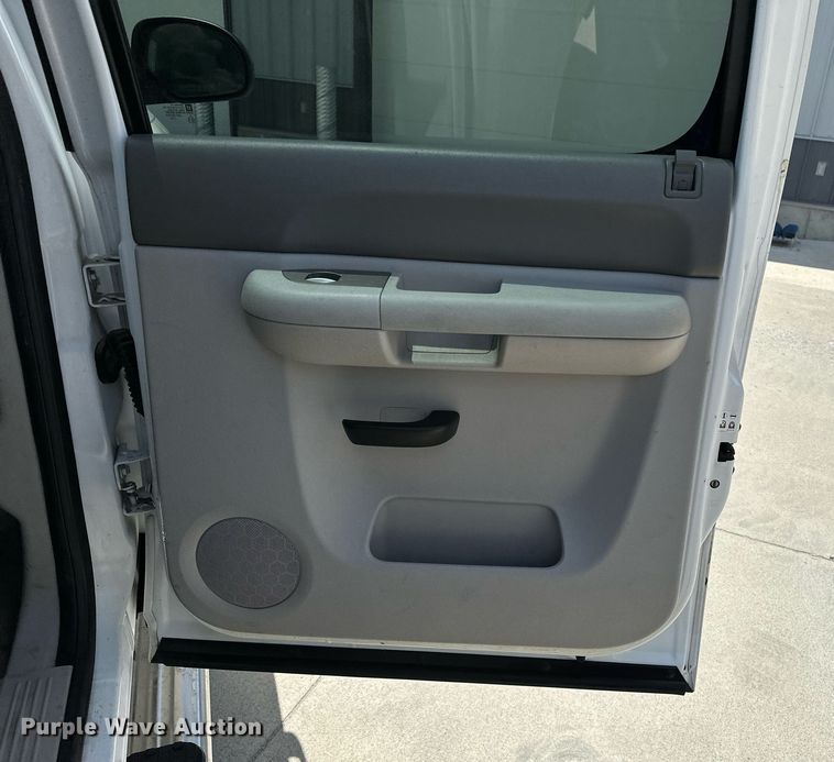 image for item DF8595 2012 Chevrolet Silverado 1500 Crew Cab pickup truck