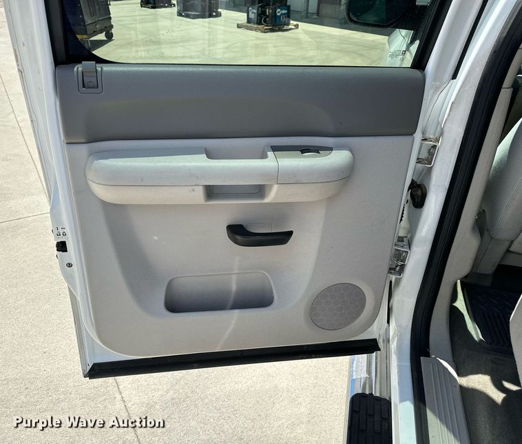 image for item DF8595 2012 Chevrolet Silverado 1500 Crew Cab pickup truck