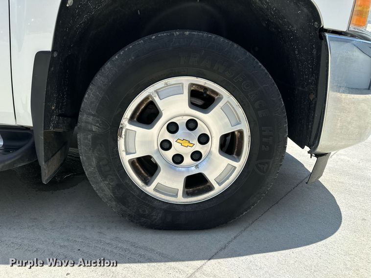 image for item DF8595 2012 Chevrolet Silverado 1500 Crew Cab pickup truck