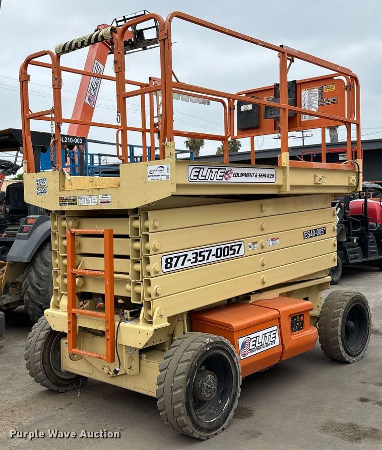 image for item DH8651 2013 JLG 4069LE scissor lift