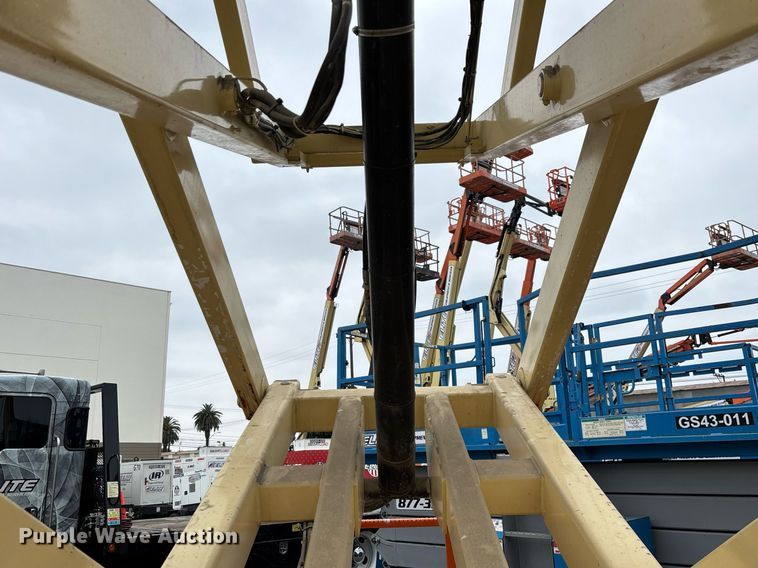image for item DH8651 2013 JLG 4069LE scissor lift