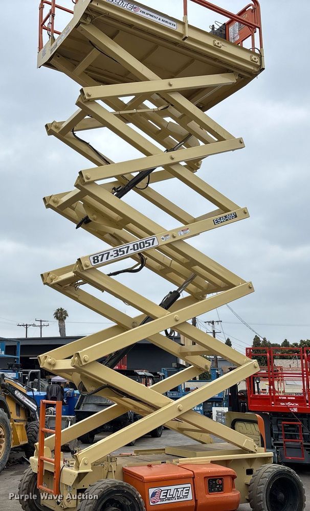 image for item DH8651 2013 JLG 4069LE scissor lift