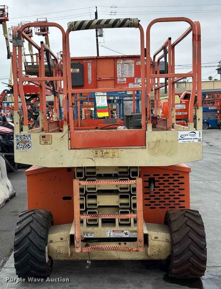 image for item DH8652 2007 JLG 260MRT scissor lift