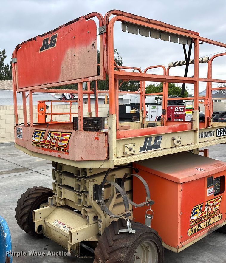 image for item DH8652 2007 JLG 260MRT scissor lift