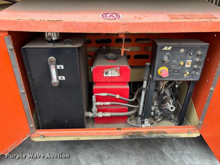 image for item DH8652 2007 JLG 260MRT scissor lift