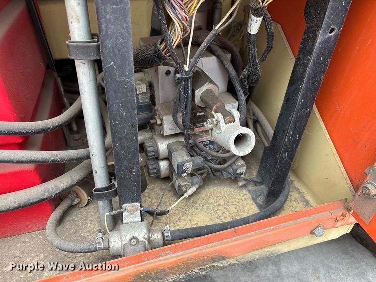 image for item DH8652 2007 JLG 260MRT scissor lift