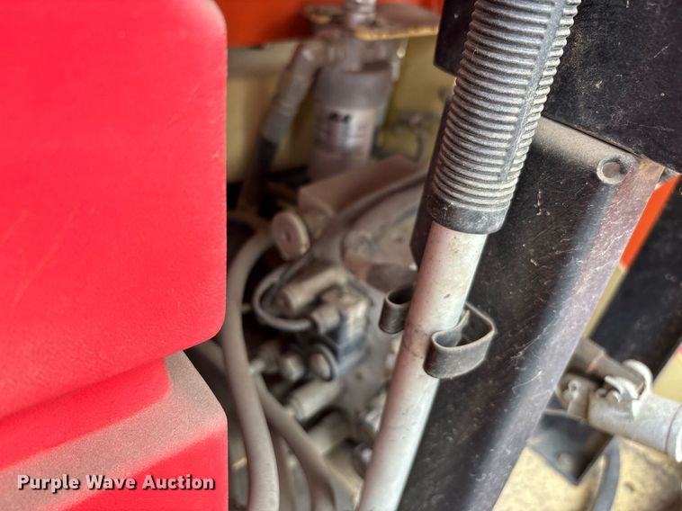 image for item DH8652 2007 JLG 260MRT scissor lift