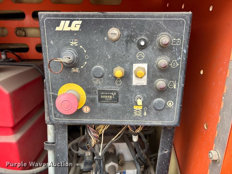 image for item DH8652 2007 JLG 260MRT scissor lift