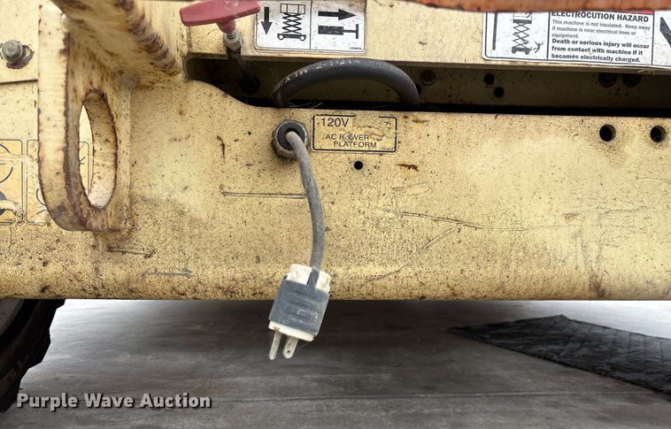 image for item DH8652 2007 JLG 260MRT scissor lift