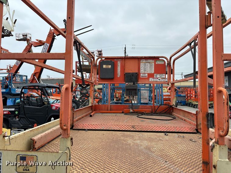 image for item DH8652 2007 JLG 260MRT scissor lift