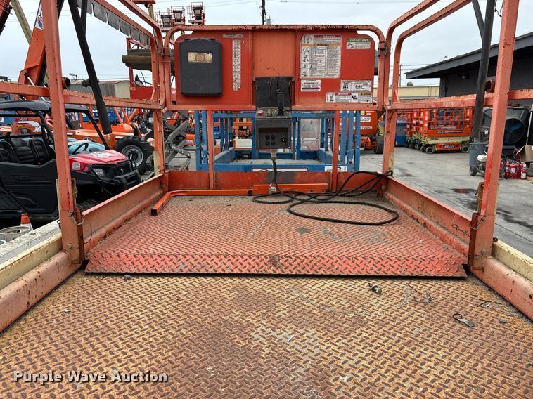 image for item DH8652 2007 JLG 260MRT scissor lift
