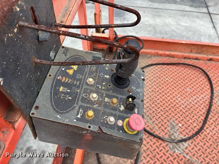 image for item DH8652 2007 JLG 260MRT scissor lift