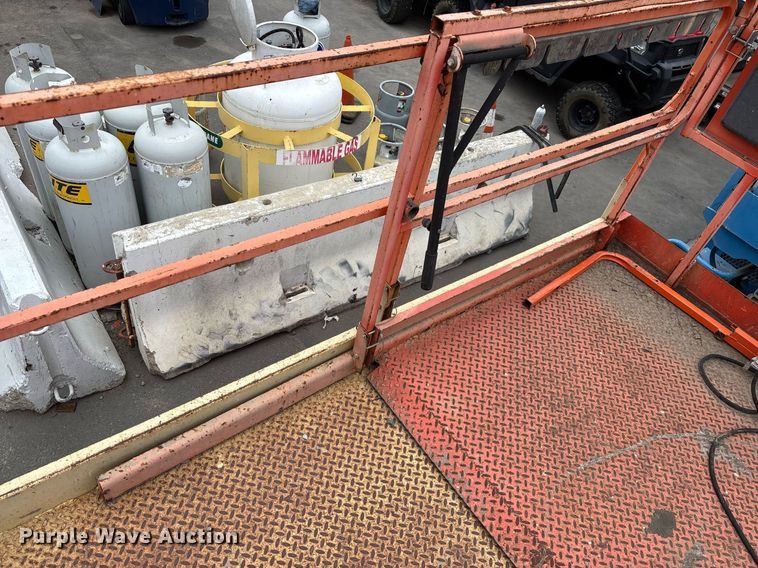 image for item DH8652 2007 JLG 260MRT scissor lift