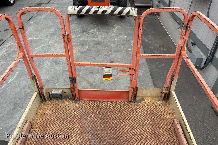 image for item DH8652 2007 JLG 260MRT scissor lift