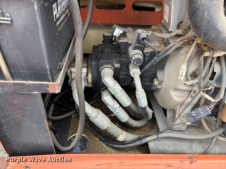 image for item DH8652 2007 JLG 260MRT scissor lift