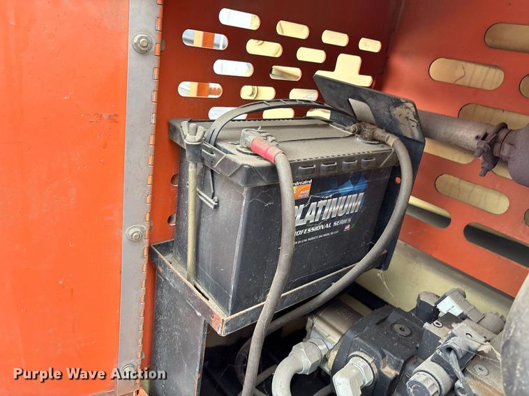 image for item DH8652 2007 JLG 260MRT scissor lift