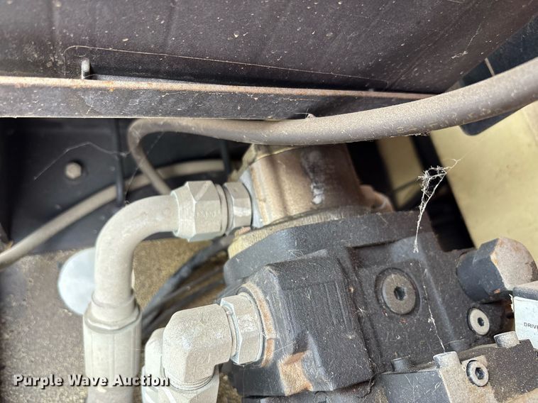 image for item DH8652 2007 JLG 260MRT scissor lift