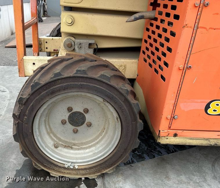 image for item DH8652 2007 JLG 260MRT scissor lift