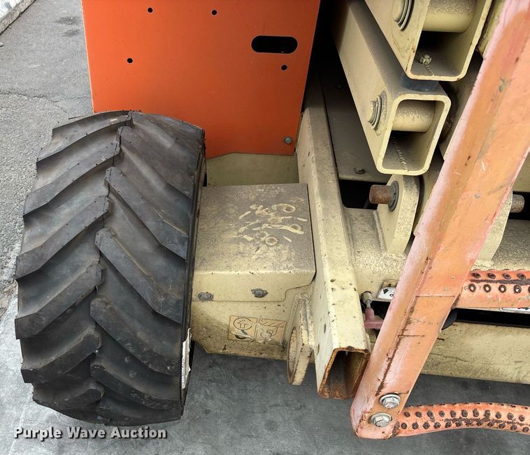 image for item DH8652 2007 JLG 260MRT scissor lift